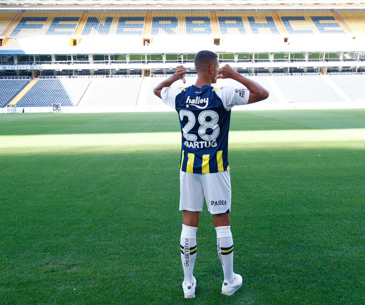 gassaray altyapısından yetişme topçuya FENERBAHÇE yazısı altında 28 numaralı formayla imza artırmak. İşte sahalarımızda görmek istediğimiz hareketler 2️⃣8️⃣🏆