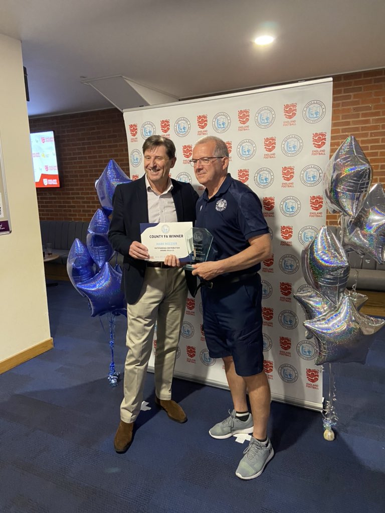 BerksandBucksFA's tweet photo. Last but by no means least is the Outstanding Contribution Award. Congratulations to Mark Rozzier of @WoodleyUtdFC for taking home this award to round up the evening for 2023. 👏🏼🏅

#BBFAAwards | #GrassrootsHeroes https://t.co/Js5kTi0XP2