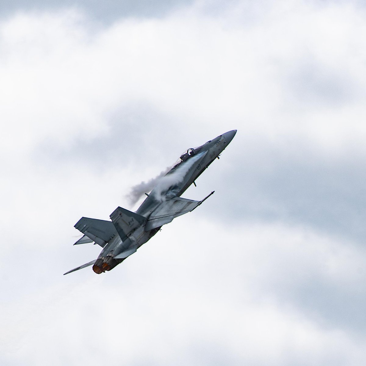 Earlier this week MGen Huddleston, Comd 1 CAD, approved the #CF18Demo Team for the upcoming 2023 season following our acceptance show performance at 3 Wing, Bagotville. We're looking forward to our first show of the season at the @ABAirshow in Villeneuve, AB, 5-6 Aug.👀you there!