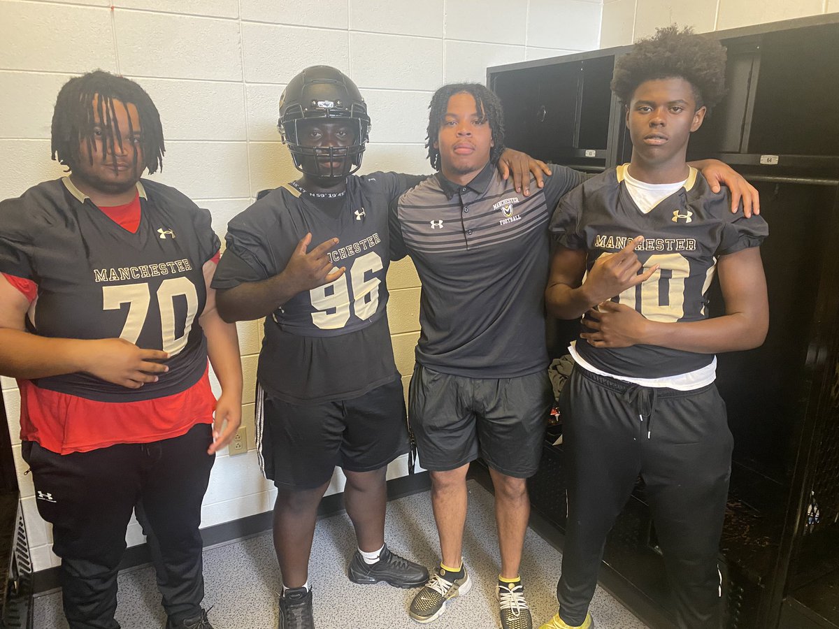 Had a great time with my teammates at the Manchester University visit! Im very grateful for the incredible opportunity to get to come out to Manchester. Thanks to @CoachRoberts_1 and the rest of the coaching staff for the hospitality!
<a href="/CoachKingHaze/">Edward J Hazelett</a> @CoachHartNC <a href="/CoachWLoggan/">Will Loggan</a>