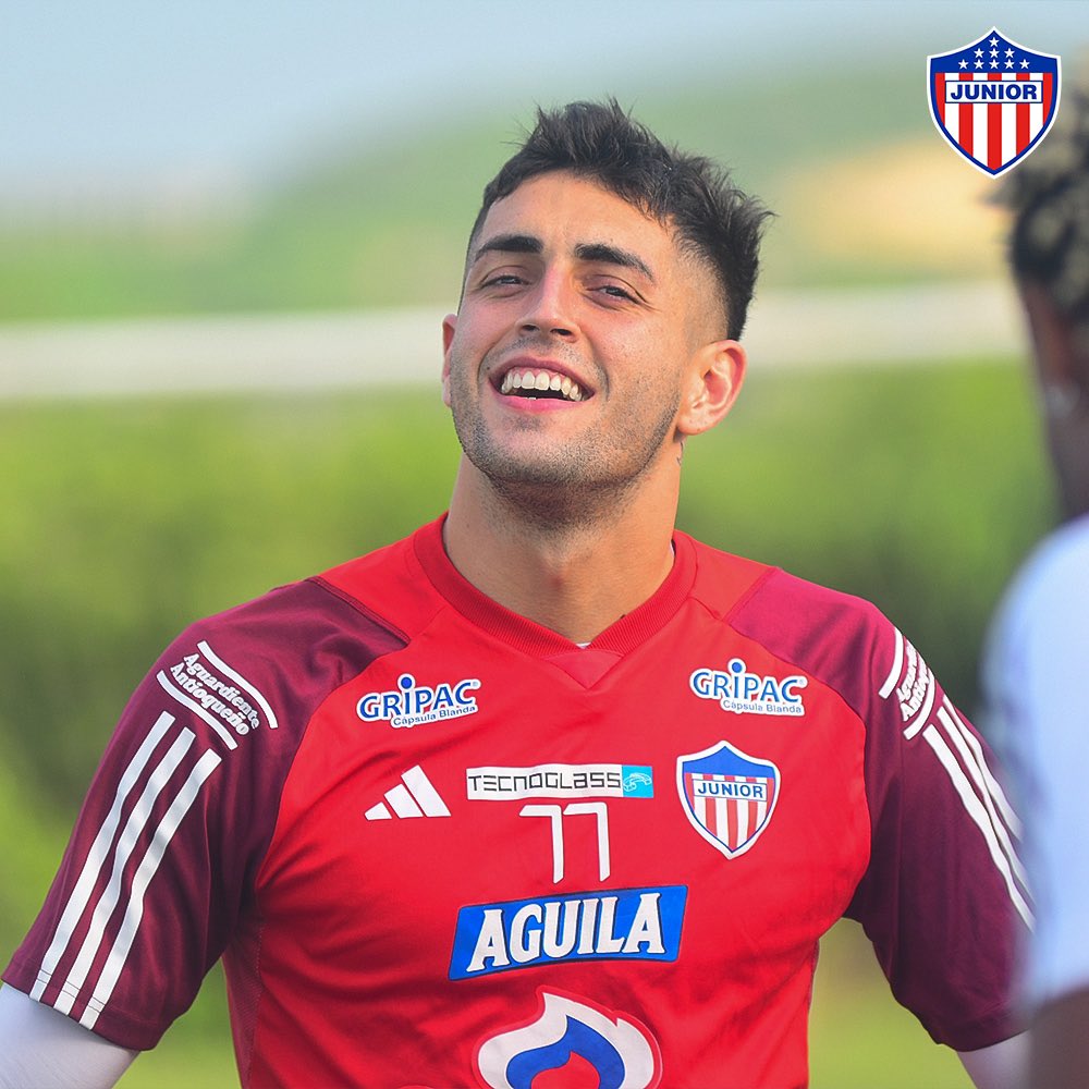 😁🦈 ¡ACTITUD DE JUEVES! 
<a href="/MeleSantiago25/">Santiago Mele</a> 

#VamosJunior🔴⚪️🔵