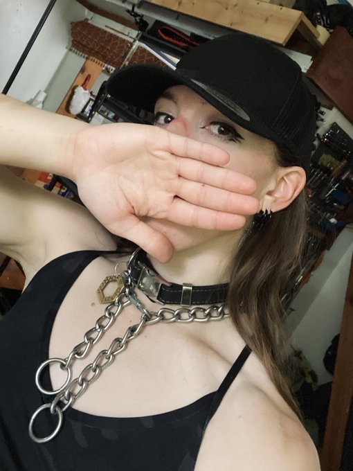 went to a little party and had to take off my shirt bc i got too sweaty chopping firewood 🥴 https://t