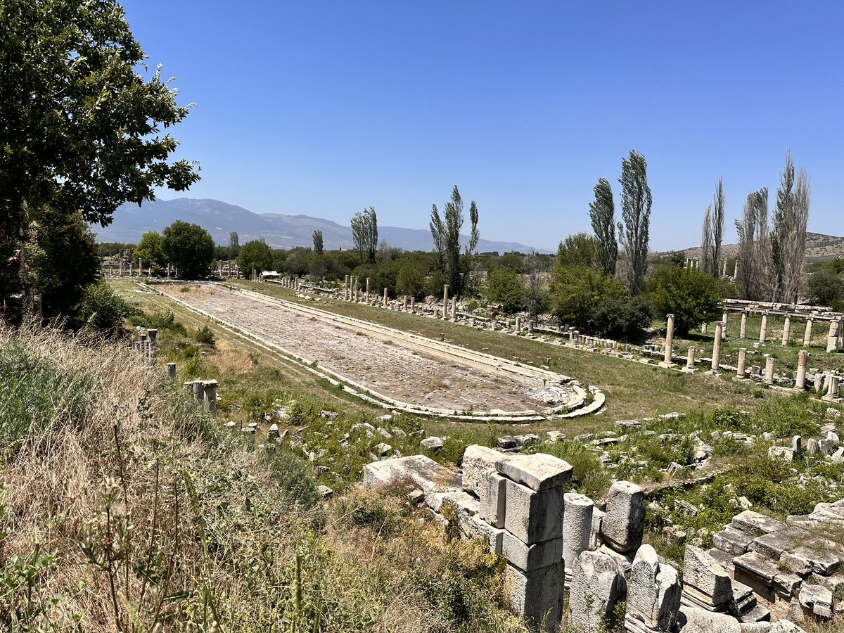 ergin56's tweet photo. @historyinmemes The pool is in the ancient city center of Aphrodisias. https://t.co/we98Csx0ks