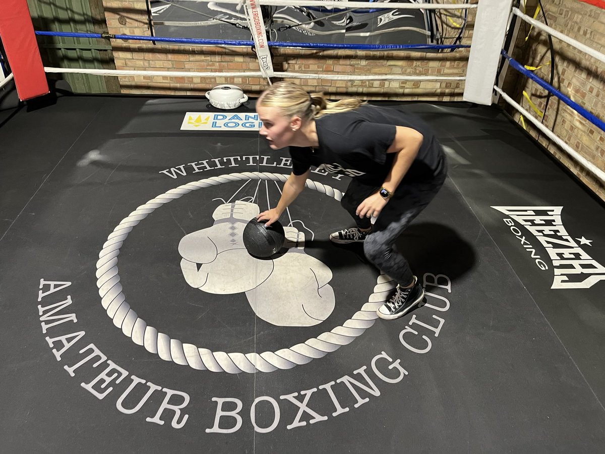 WAFCladies's tweet photo. Mixing it up again tonight with our friends over at @WhittleseyABC ! A big thank you to the boys for putting the ladies through their paces 💪🏻 https://t.co/xdrFt9aRkG