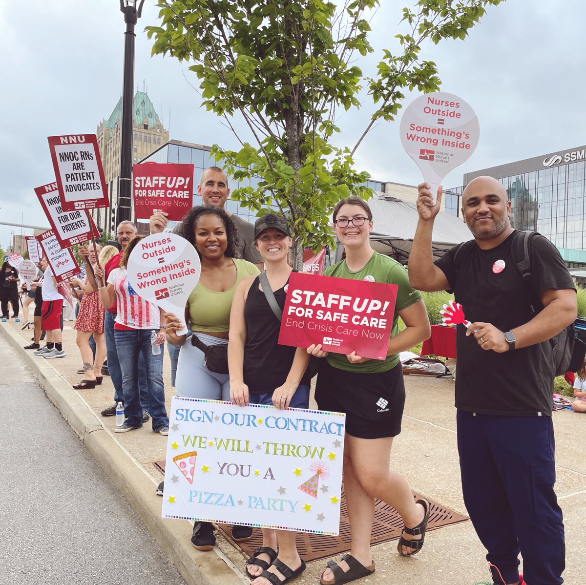 NationalNurses's tweet image. #UnionStrong nurses at Saint Louis University Hospital hit the picket lines yesterday! ✊

We’re demanding hospital management address the staffing crisis and its impact on patient safety. It’s time for administrators to stop prioritizing their bottom line over our patients!