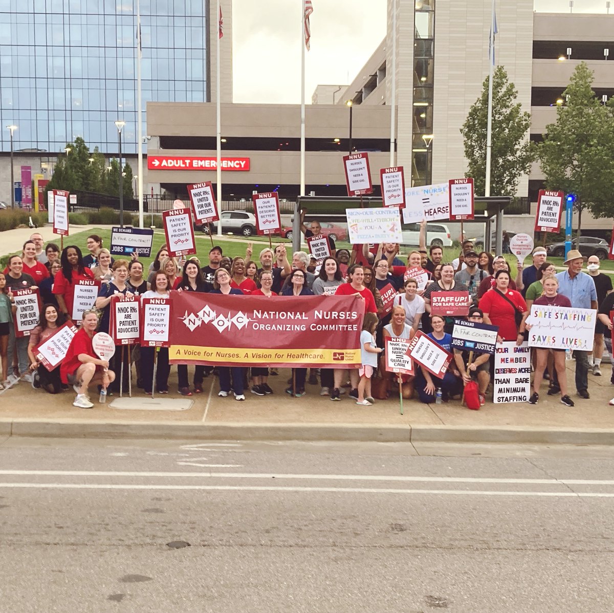 NationalNurses's tweet image. #UnionStrong nurses at Saint Louis University Hospital hit the picket lines yesterday! ✊

We’re demanding hospital management address the staffing crisis and its impact on patient safety. It’s time for administrators to stop prioritizing their bottom line over our patients!