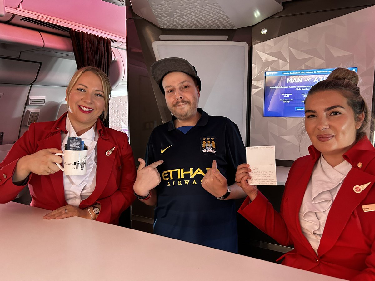 SarahGrahamTC's tweet image. Thank you @VirginAtlantic Your crew Manchester Atlanta were amazing with @HamishIanGraham who wore a @ManCity shirt to fundraise for @TeenageCancer (he’s a @ManUtd fan!)
