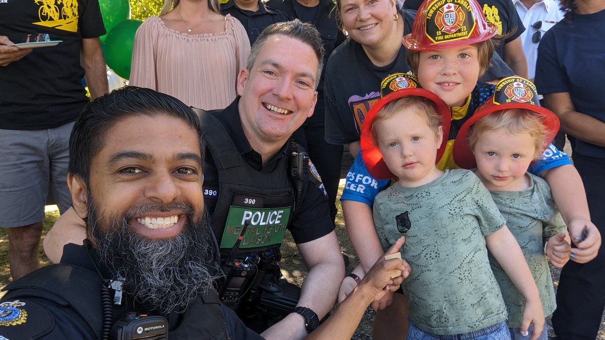 MVTP_CplHanif's tweet photo. When Cst. Hilary Ferguson of @surreyps invited @TransitPolice to a surprise bday party for twins Bennett & Weston, both fighting Leukemia 😪. We had to show!
This is why we support Cops 4 Cancer & Kick 4 a Cure! #EndChildCancer #Leukemia #PediatricCancer https://t.co/da9HGEDBtl
