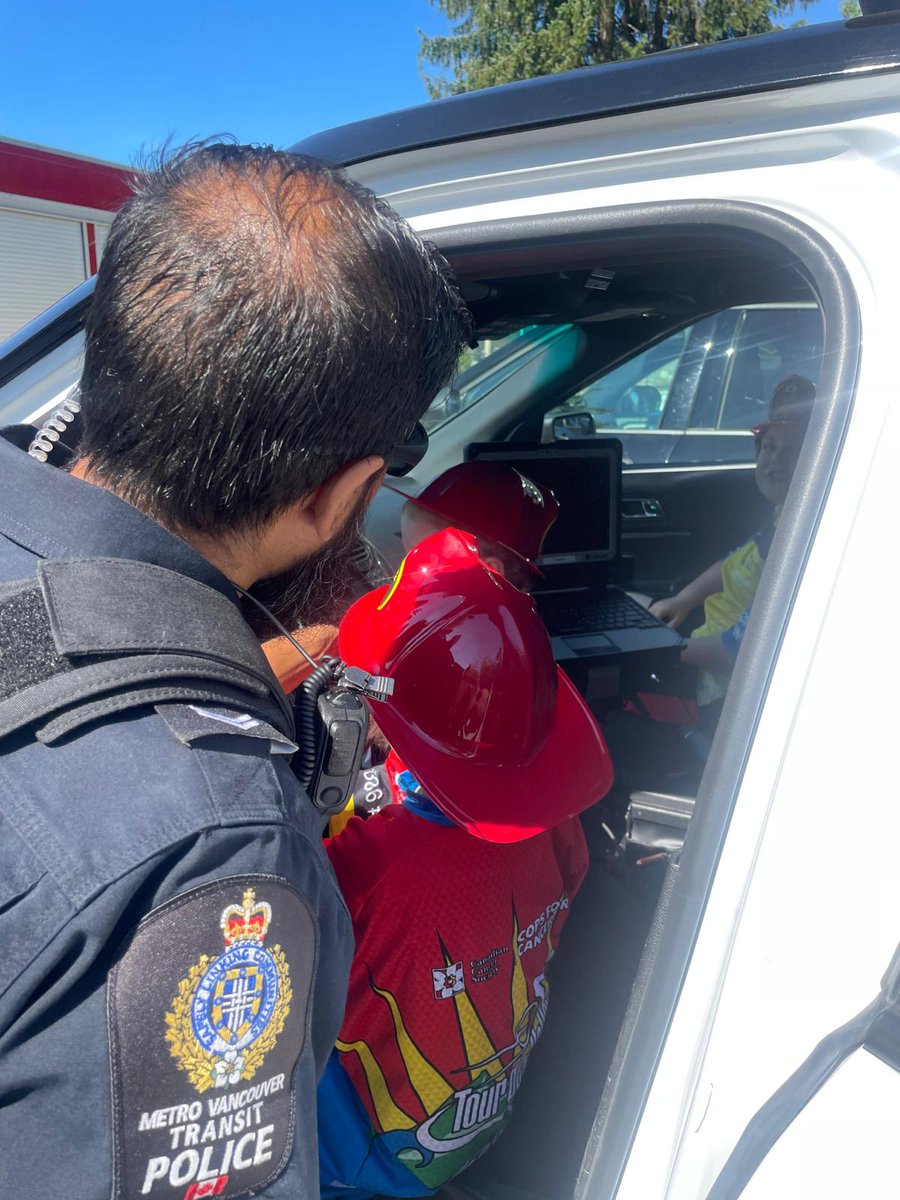 MVTP_CplHanif's tweet photo. When Cst. Hilary Ferguson of @surreyps invited @TransitPolice to a surprise bday party for twins Bennett & Weston, both fighting Leukemia 😪. We had to show!
This is why we support Cops 4 Cancer & Kick 4 a Cure! #EndChildCancer #Leukemia #PediatricCancer https://t.co/da9HGEDBtl