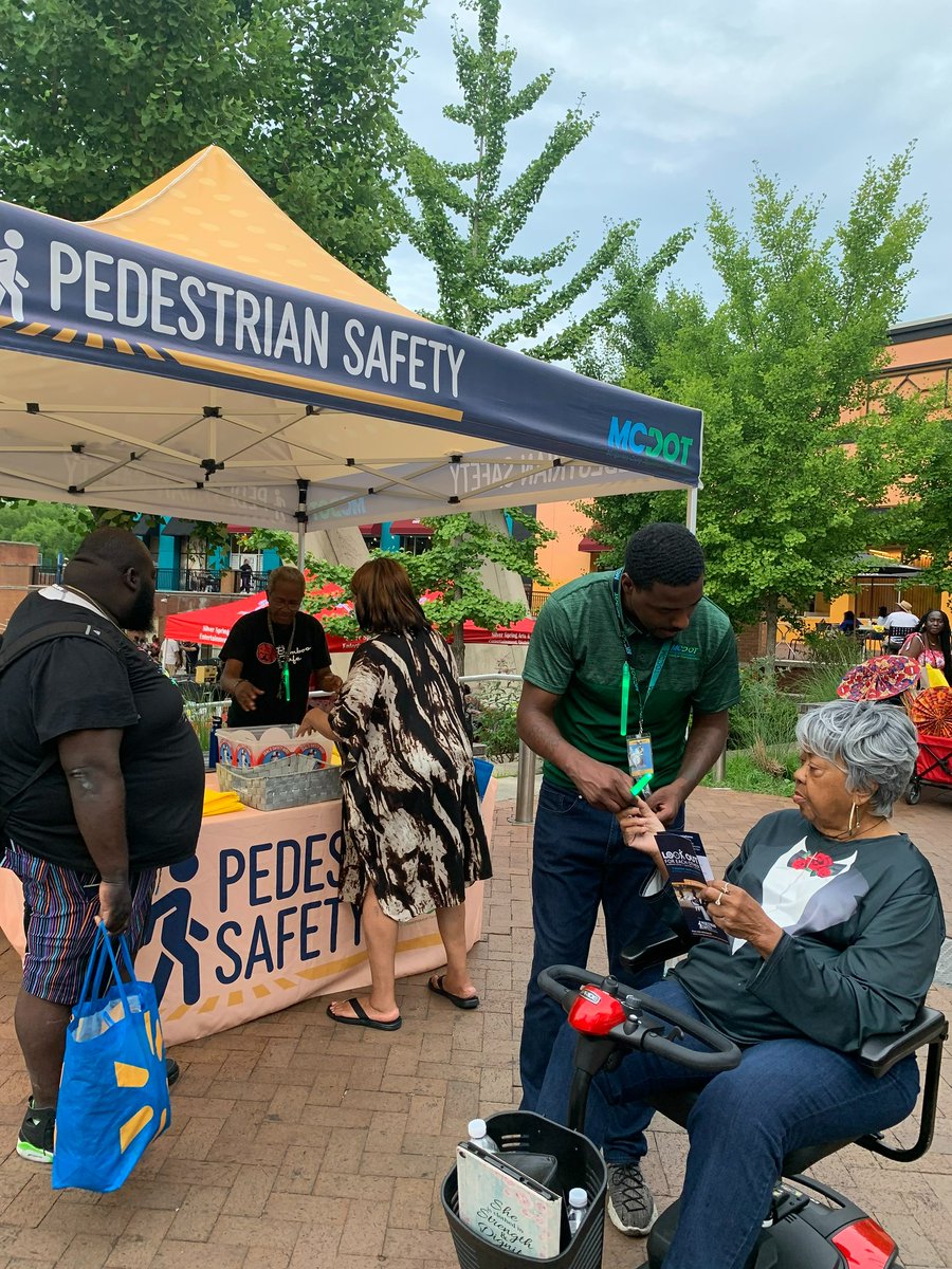 🌃🎷TONIGHT🎷🌃
Our #PedestrianSafety Team will be in downtown #SilverSpringMD at the Concert on #VeteransPlaza, to promote pedestrian, driving, and bike safety to the residents of #MontgomeryCountyMD.
⌚5:00pm - 9:00pm
▶️tinyurl.com/ebsjch3h
@VisionZeroMC #visionzero #MCDOT