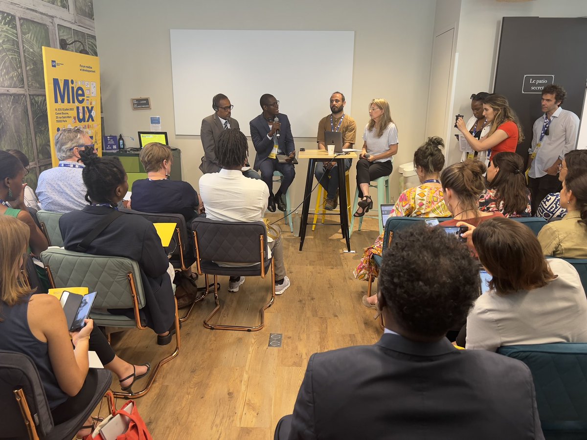 Sur l’invitation de <a href="/CFImedias/">CFImedias</a> , j’ai pris part au Forum Médias et Développement, organisé, les 11, 12 et 13 juillet 2023 au Comet Meetings-Bourse (75002) à Paris. 

J’ai, à l’occasion de cette édition, animé un panel autour d’un thème relatif à comment exercer le métier à