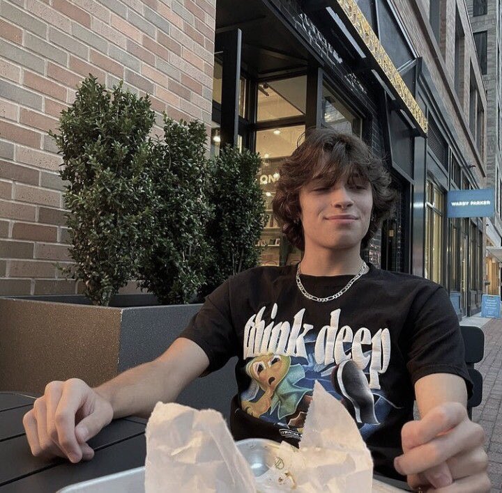 Cherche recherche rpdm rpl

bonjour, je recherche des personnes avec qui échanger, créer des liens lol. 

avoir une TL sympathique, intéressante.
surnaturelle ou non, j’veux tout le monde . 

♡ pour un dm/follow
↻ pour la visibilité !!