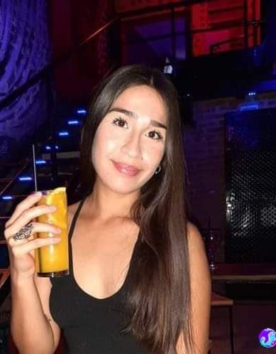 Creímos que ya no ocurría más, pero ocurrió otra vez: enterraron a otra mujer sin autopsia. 
Yamila Díaz Musa murió el lunes en un -hasta ahora- siniestro vial. 
Quien manejaba era su ex pareja, a quien ya había denunciado ella varias veces.  
Pero eso no es todo.
(+)