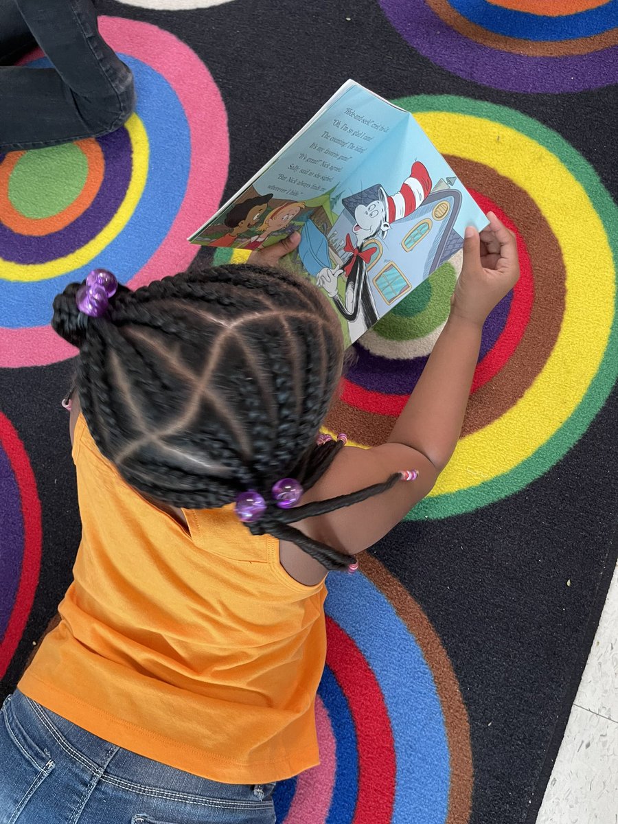 reachforthebarr's tweet image. What a busy but amazing first week in 12P! 😊 Reading labs, map drawings, fruit loop math, and first day pictures. @PtownElem #pandastrong #pandalevelup