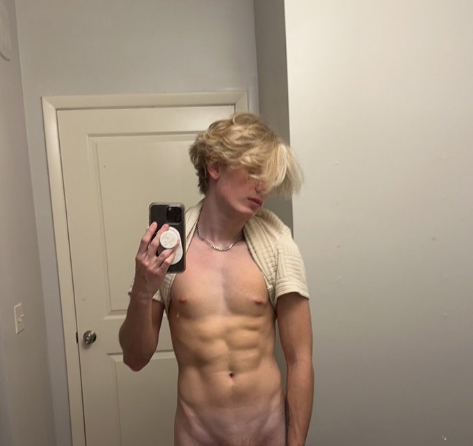 Retweet if you like my abs https://t.co/pklwNMBSN6