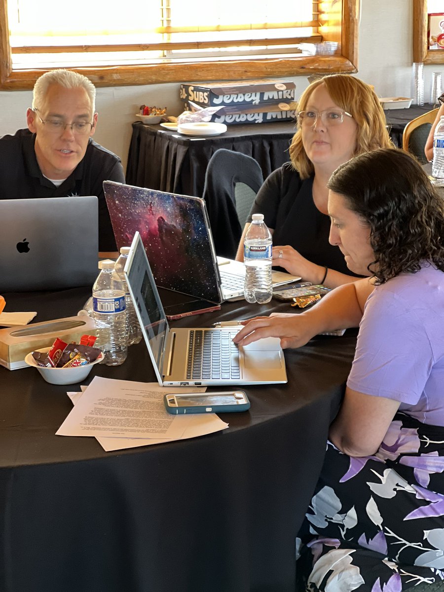 JaniceMCase's tweet image. 5 Things to know….
Our @SilverValleyUSD team returning to the science of learning. Understanding the 🧠 research =strengthening our WHY! 
There is power in leaders going first. @jnajera_SVUSD 
#learningtoleading #leadershipmatters