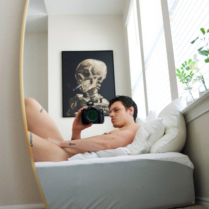 Waiting on new bed set to arrive but I love this mirror! Should we use it for a vid? https://t.co/Gs