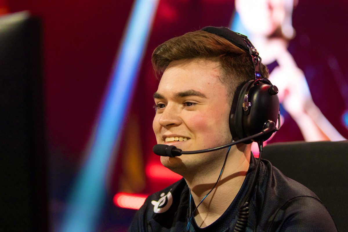 GGBreakingPoint's tweet photo. Atlanta FaZe 2024 roster is OFFICIAL:

🔷aBeZy
🔷Cellium
🔹Drazah
🔹Simp 

How many chips is this team winning? 🏆 https://t.co/50PgH39dcg
