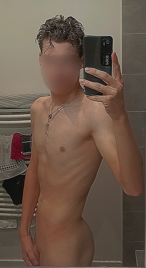 Littletwink63's tweet photo. 🎶Comment tu aimes ça ! 🎶 Je sais que t'aime voir un #twink tout nu face à toi 

RT si tu veux m'avoir à toi pour un moment 🔥😈 https://t.co/8Jr5t1DRQF