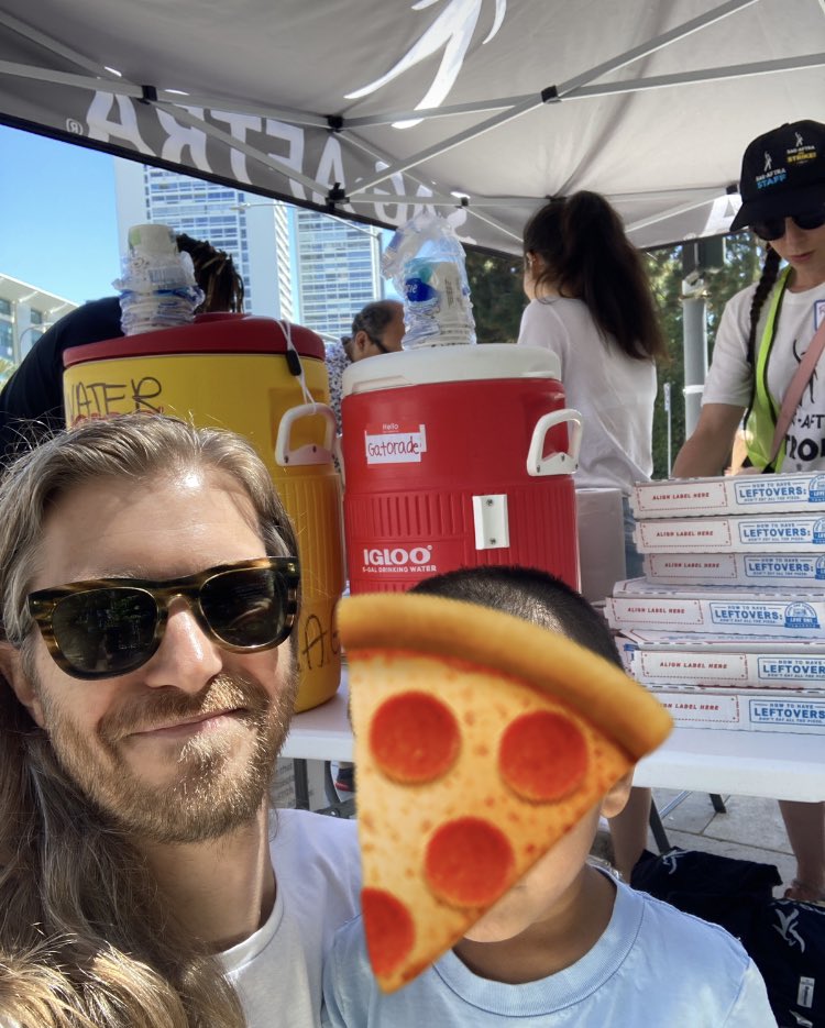 ericparsons's tweet photo. Today my delivery buddy and I brought pizzas (purchased with money that @chessmorse raised) to the picket lines at Fox! #wgastrong #sagaftrastrong #pizzastrikefund https://t.co/vOORcy1Rw0