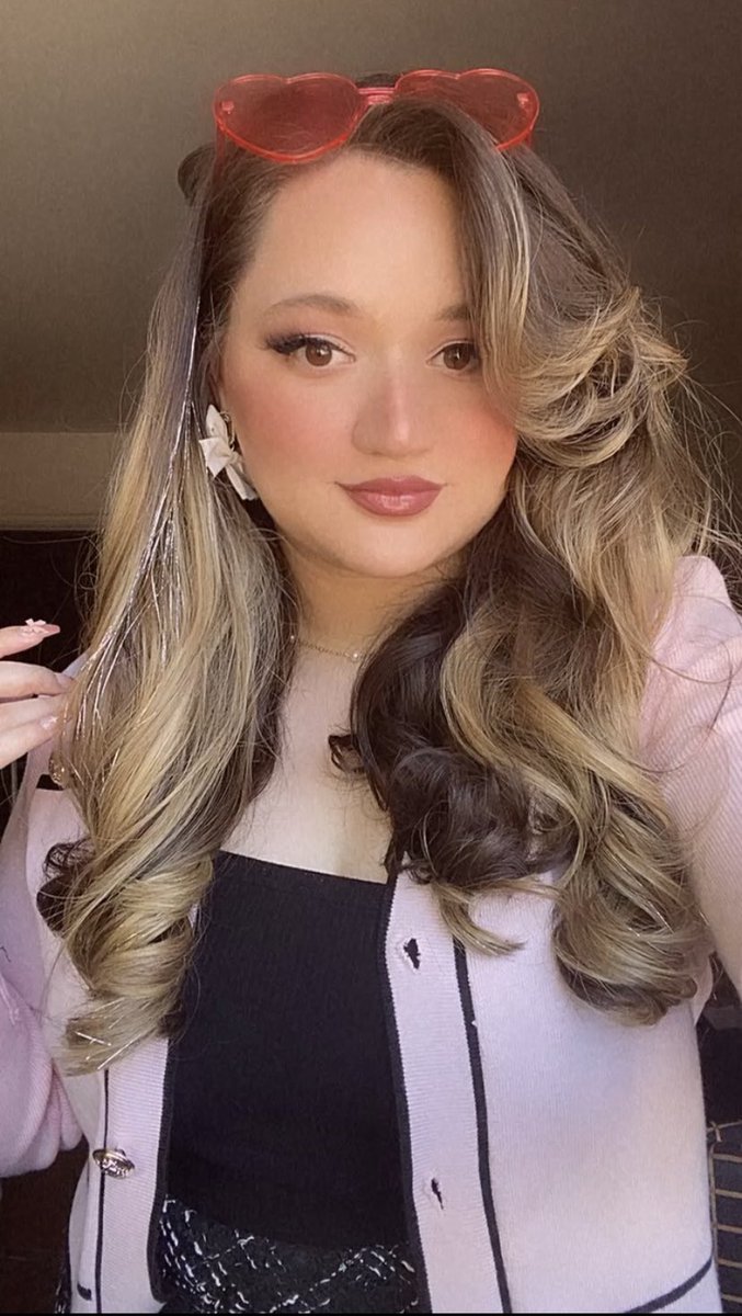 andrea ᱬ tweet media