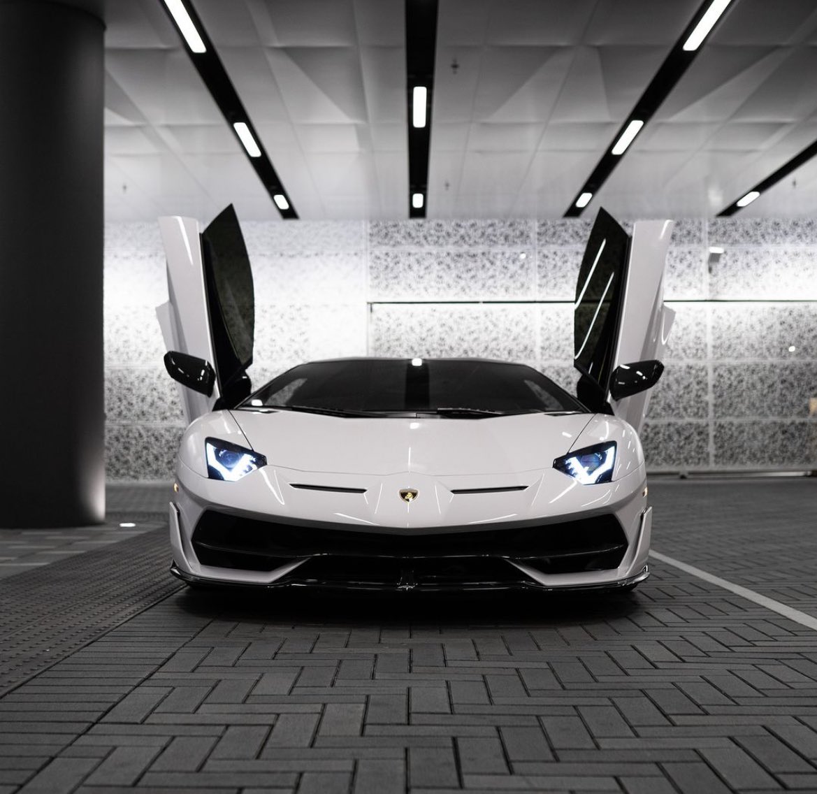 LUX Cars tweet media