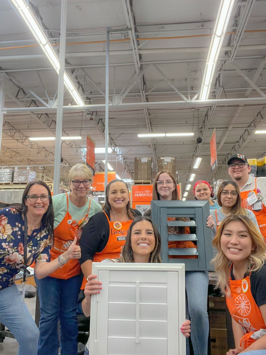 Loves PK with Design Consultants! So happy that Angie was able to join me! 👯‍♀️
S/o to store #0447 for always wanting to do PKs and being fully attentive during them! 
It was great to get out of this AZ heat for a bit☀️🌵🧡🥵