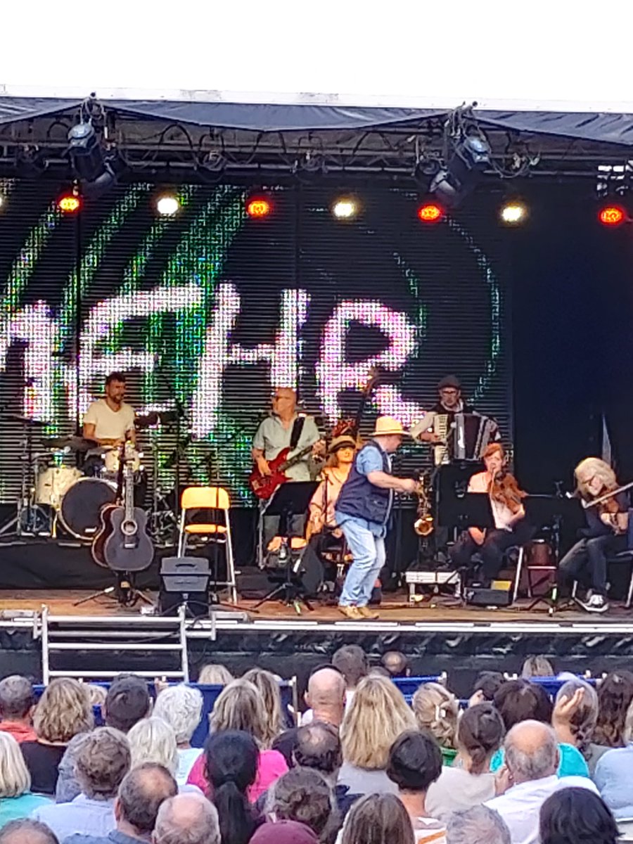 Heute war Axel Prahl mit dem Inselorchester zu Gast in #Tübingen im Rahmen des Sommernachtskinos. Super Stimmung, schöne Balladen, rauchige Stimme! Boerne hätte es gefallen! #visittuebingen #Sommer #tatortMünster
