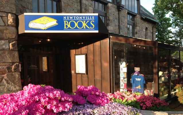 DwyerMurphy's tweet image. If you’re in Boston area tomorrow (Friday 7/21, 7pm) come out to @newtonvillebks where @HankPRyan and I will be talking all things New England fiction, and afterwards we’re gonna rob either a museum or a bank depending on the mood, let’s see where the night takes us.