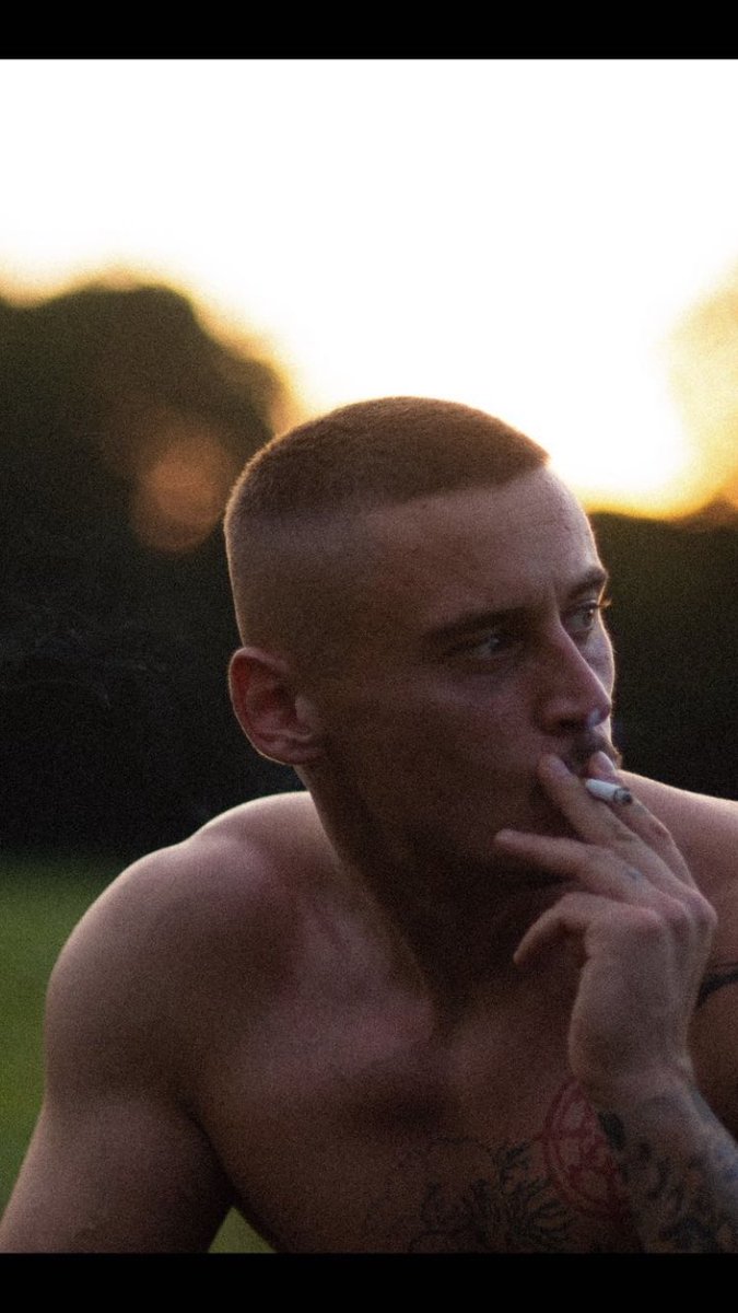baseddino's tweet photo. new disarstar pic to obsess over just dropped!!! attencione!!!! https://t.co/tNj6E8JJDv