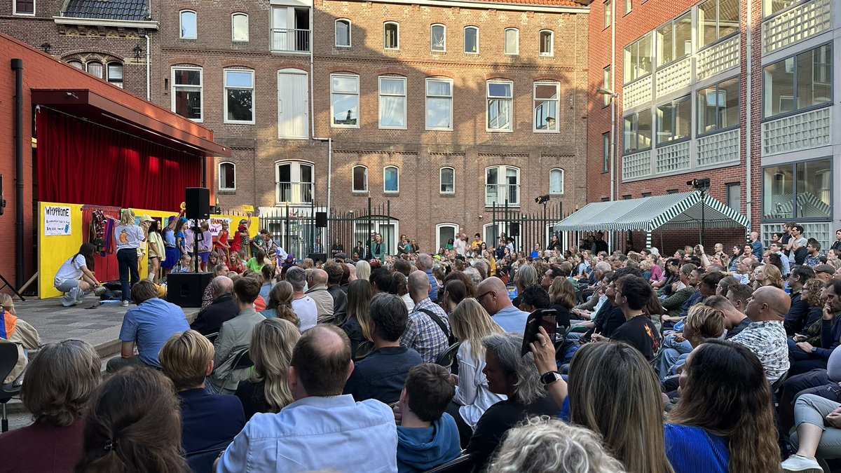 Semmeke's tweet photo. Ieder jaar weer genieten❤️ Musical en de hele school doet mee 👌🏼 @sint_michael https://t.co/S2H6eiAXJq