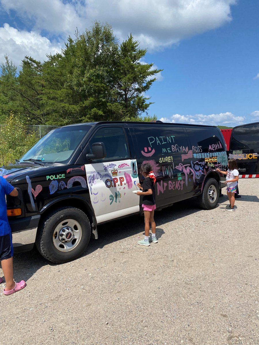 OPP_NWR's tweet photo. The #SLKTOPP want to extend a heartfelt thanks to Lac Seul FN and Lac Seul Police Service for their invitation to join a very special community event featuring the #OPP truth and reconciliation cruiser. #SLKTOPP also participated in the much anticipated paint a cruiser event!
^gd https://t.co/JxYfFlp3zk