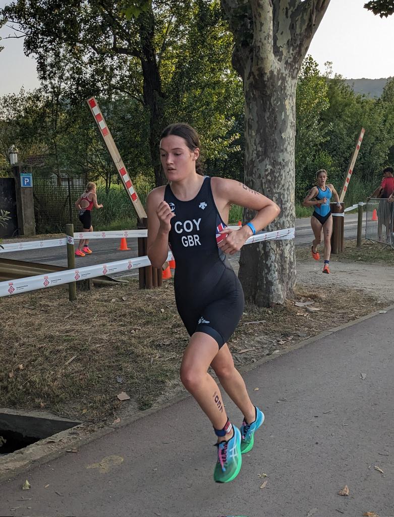 A fantastic 5th place in the heats for Helena Coy this evening at the Youth European Triathlon Championships in Banyoles, to safely put her through to the A final tomorrow evening. 🇬🇧 @ilkleygrammarPE