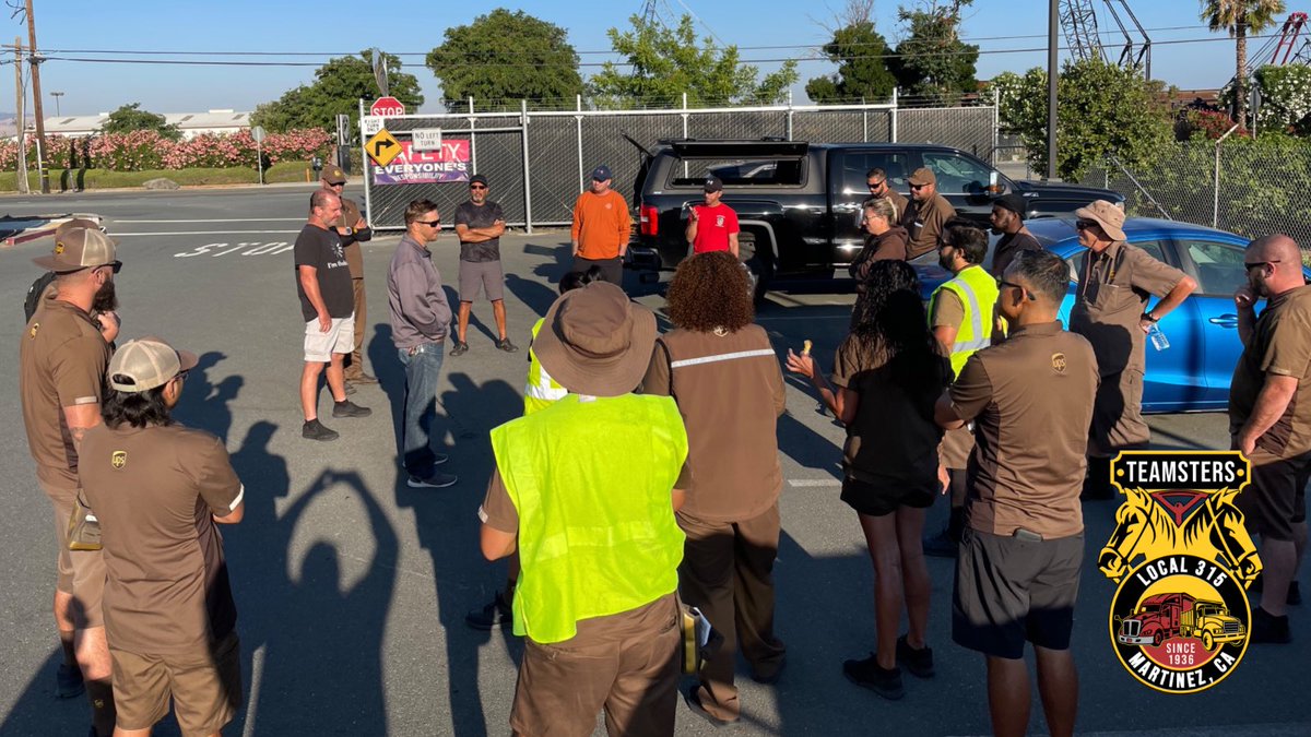 local_315's tweet image. #Teamsters #Local315 Business Agent speaking to his members at UPS in Oakley, CA.