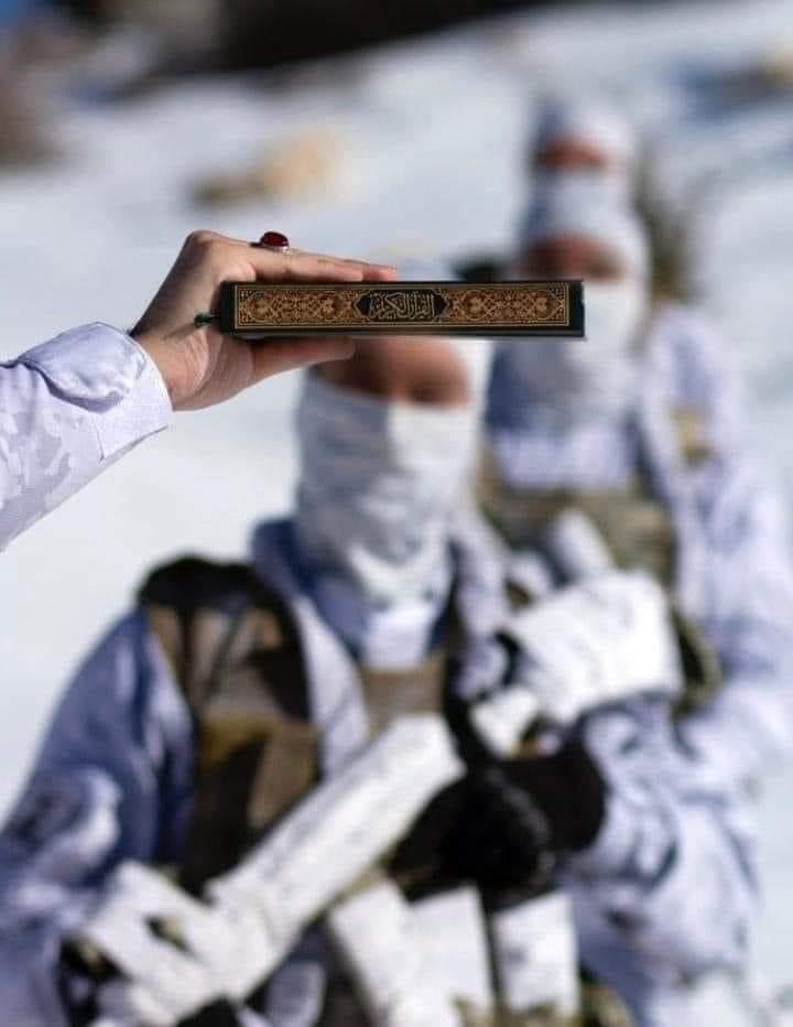m_Khalili93's tweet photo. إِنَّا نَحْنُ نَزَّلْنَا الذِّكْرَ وَإِنَّا لَهُ لَحَافِظُونَ..

#نحمي_قرآننا_بدمائنا https://t.co/R85ScTd5Ce