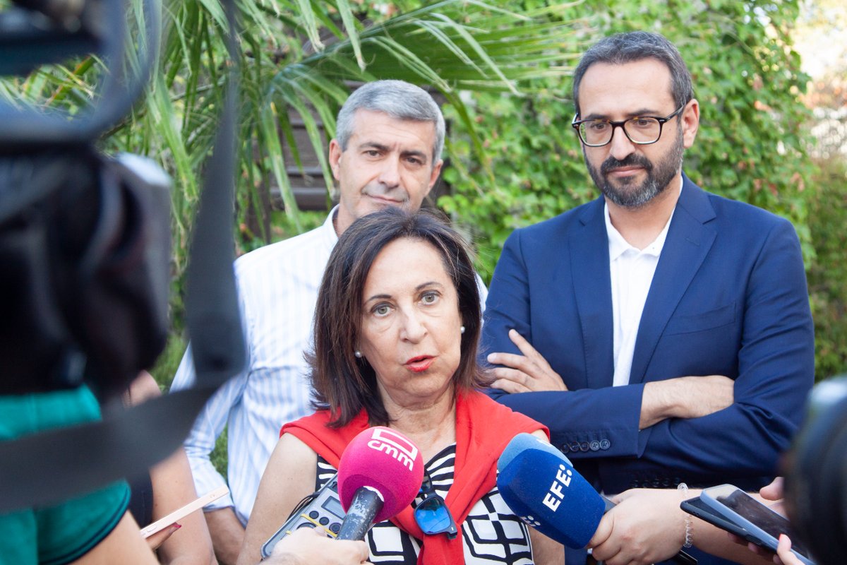 psoetoledo's tweet photo. 🔴 Al #23J se presenta el 𝐏𝐒𝐎𝐄 𝐝𝐞 𝐬𝐢𝐞𝐦𝐩𝐫𝐞: el que aumenta salarios, pensiones y libertades.

✅Toledo como ejemplo de historia, presente y futuro del país.

🌹 𝐌𝐚𝐫𝐠𝐚𝐫𝐢𝐭𝐚 𝐑𝐨𝐛𝐥𝐞𝐬 en Sonseca.

💻𝐍𝐨𝐭𝐢𝐜𝐢𝐚 𝐰𝐞𝐛: https://t.co/wiOwl77OWv

#VotaPSOE 🌹 https://t.co/ul9JL115At