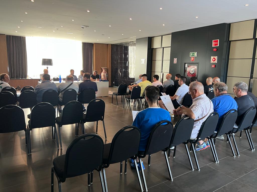CDMostolesBase's tweet photo. Hoy se ha celebrado la Asamblea General Ordinaria del CD Mostoles con la asistencia de gran afluencia de socios y aprobando todos los puntos del orden del día. #somoselcdmostoles #elautentico #todoalazul💙 https://t.co/y7QsN9awKH