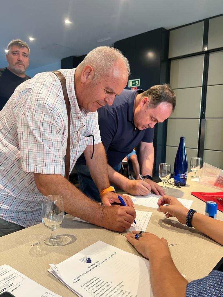 CDMostolesBase's tweet photo. Hoy se ha celebrado la Asamblea General Ordinaria del CD Mostoles con la asistencia de gran afluencia de socios y aprobando todos los puntos del orden del día. #somoselcdmostoles #elautentico #todoalazul💙 https://t.co/y7QsN9awKH