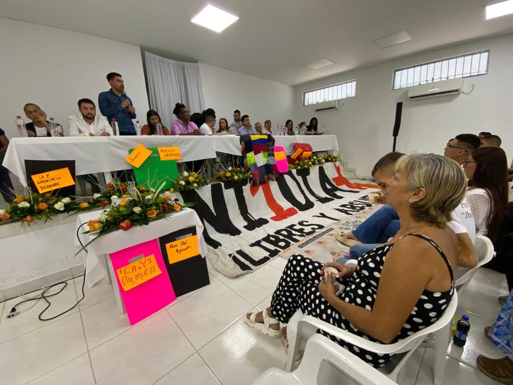 ComisionadoPaz's tweet image. #Atención 🚨| Comunicado: Alto Comisionado para La Paz, Danilo Rueda instala Mesa de Paz en la Cárcel de Palmira con jóvenes del estallido social.