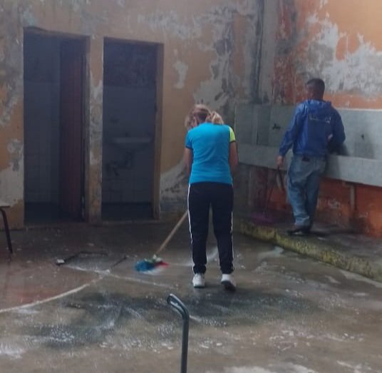 JORNADA DE MANTENIMIENTO Y LIMPIEZA.
El personal de apoyo realiza la jornada de mantenimiento y limpieza.
<a href="/NicolasMaduro/">Nicolás Maduro</a>
@MPPEDUCACION 
<a href="/_LaAvanzadora/">Yelitze Santaella</a>
<a href="/RosangelaOrozco/">Rosangela Orozco</a>
<a href="/FreddyBernal/">Freddy Bernal</a>
<a href="/CDCETachira/">CDCE Táchira</a>
<a href="/Berzabethg1/">Berzabethgandicaoficial</a>
<a href="/Crazet2011/">Crazet2011</a>
@docentenforma
<a href="/yusara90012991/">Cordoba R.P.A</a>
<a href="/info_mppe/">INFO MPPE</a>