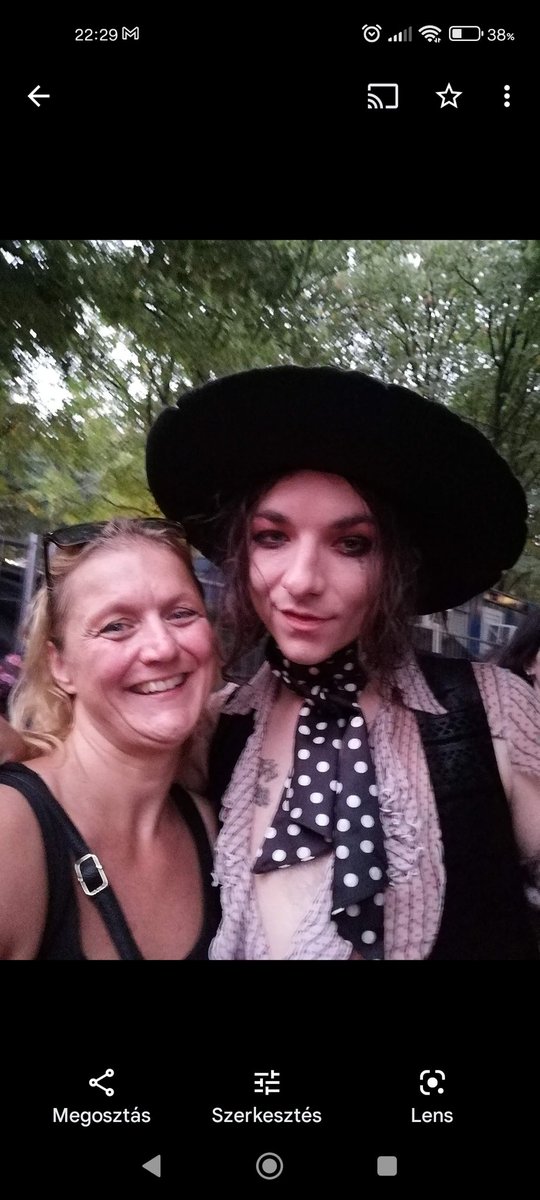 #WeLoveYouEmerson @EmersonBarrett 
You sent a videomessage to my daughter IGnaszrebeka in the Sziget festival.🥹You touched us heart and soul! Love you so much 🌹 Please come back ♥️