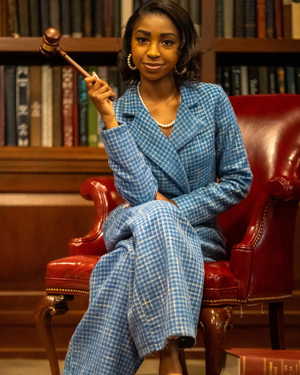 SageStaley's tweet photo. Born To Argue.👩🏾⚖️
#JDLoading⚖️ #BlackWomenInLaw https://t.co/VBYLTIcx9P