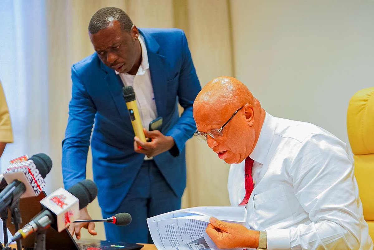 _PastorUmoEno's tweet image. I'm excited to partner with @innosonvehicles, Nigeria's first indigenous auto manufacturing company led by Chairman, Chief Innocent Chukwuma, CON. Our collaboration aims to provide palliatives, especially in transportation for our citizens affected by the removal of fuel subsidy.…