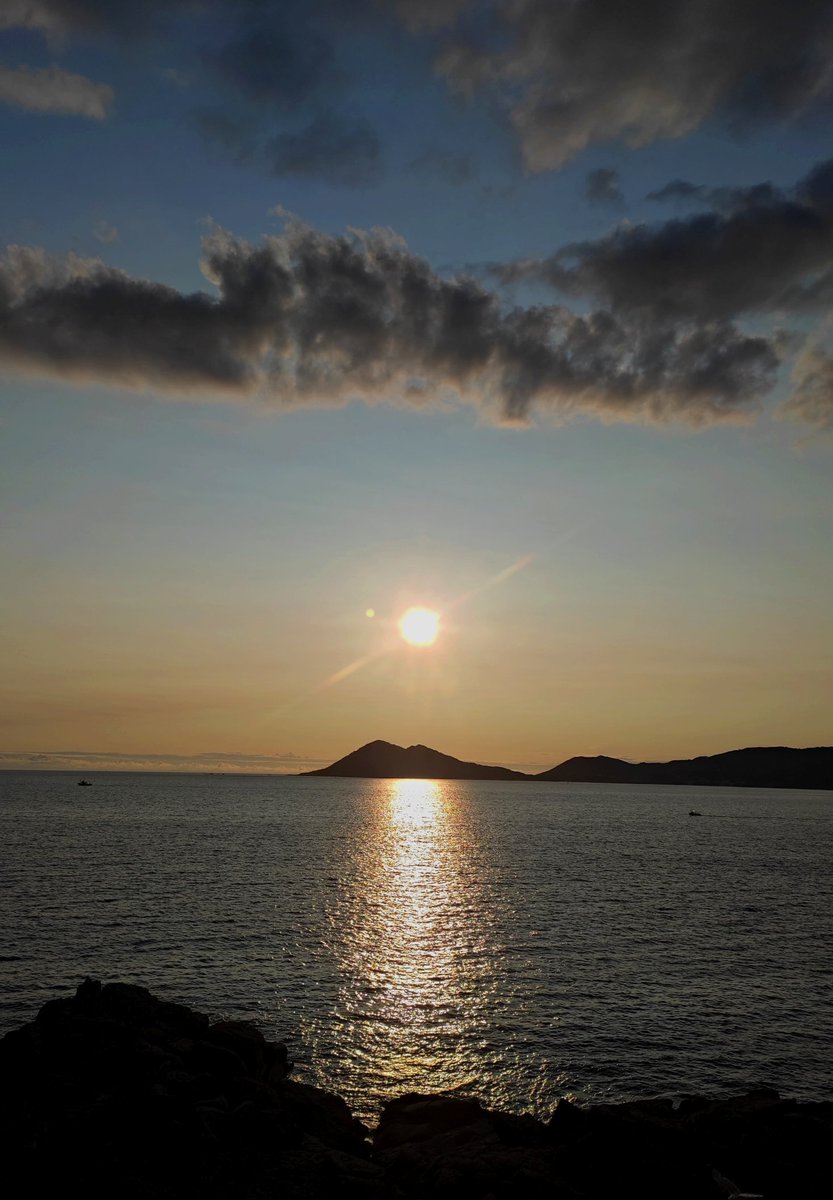 standxbrave's tweet photo. me ha curado el alma haber estado contemplando este atardecer junto a @_moonsmap 🧡 https://t.co/R9pyzlaZ8B
