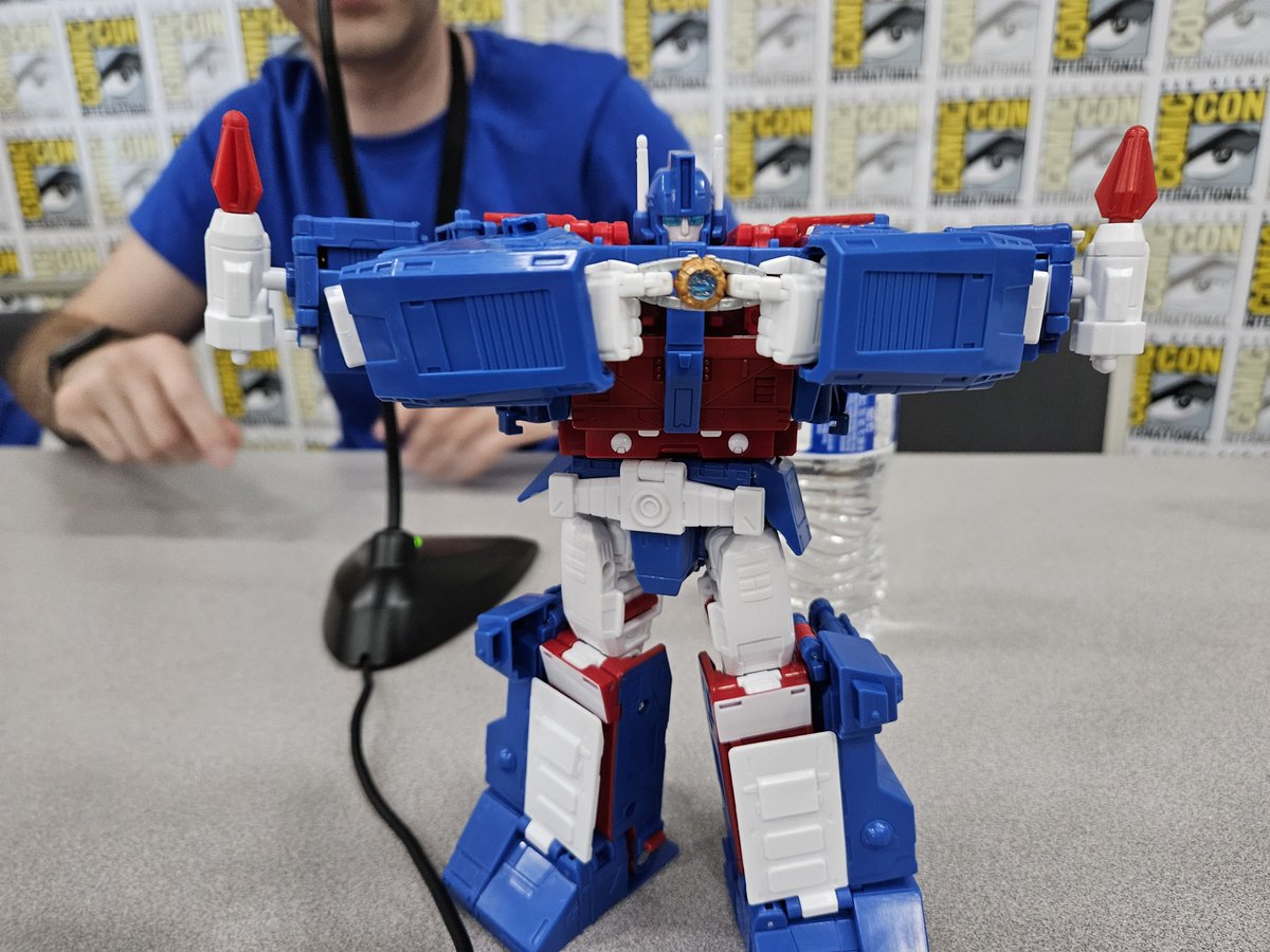 MTMTEReviews's tweet photo. Ultra Magnus is dreamy https://t.co/Gw0HaHsUOa