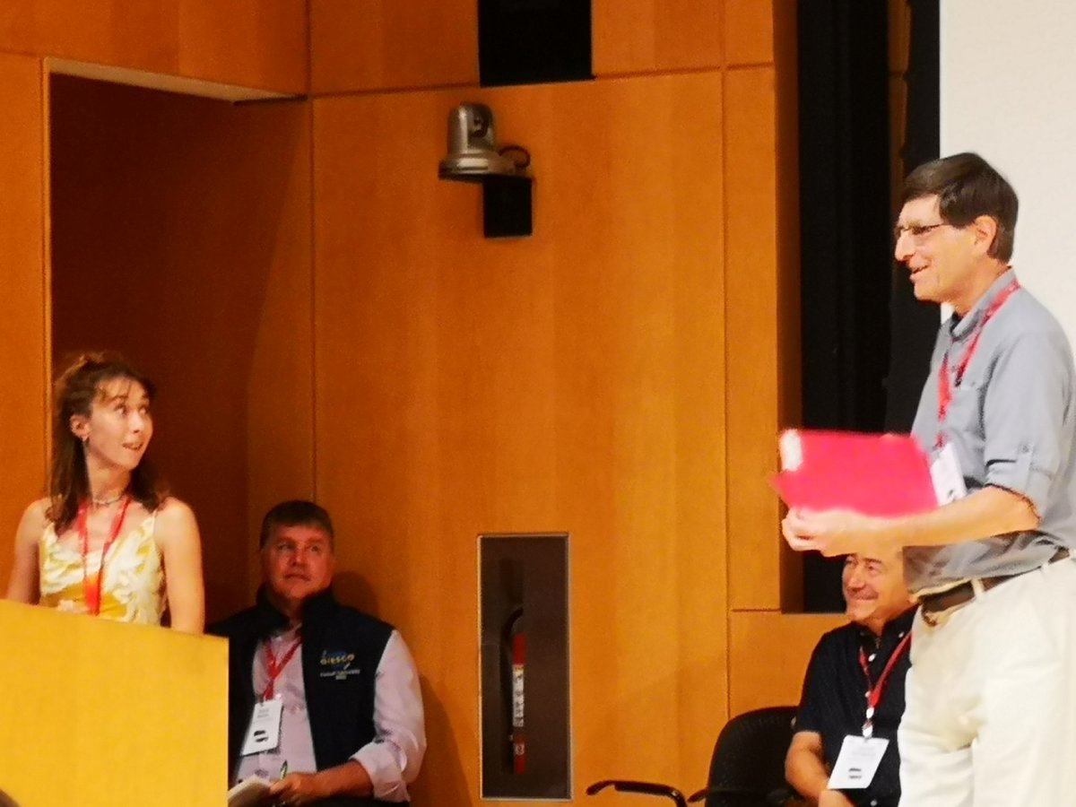 Marilou consigue el primer premio a la mejor comunicación oral e jóvenes en el #GIESCO <a href="/CamboueMarilou/">Camboué Marilou</a> 👏👏👏👏