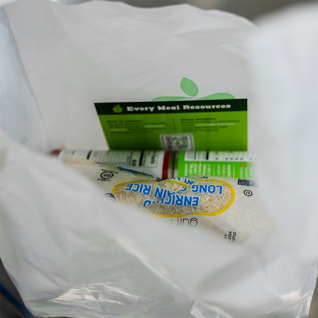 EveryMealOrg's tweet image. Did you know that Every Meal resource cards are packed into each food bag that leaves our warehouse throughout the year? The resource cards help us collect feedback from families of kids receiving our food bags to help improve Every Meal's food!

#EveryMeal