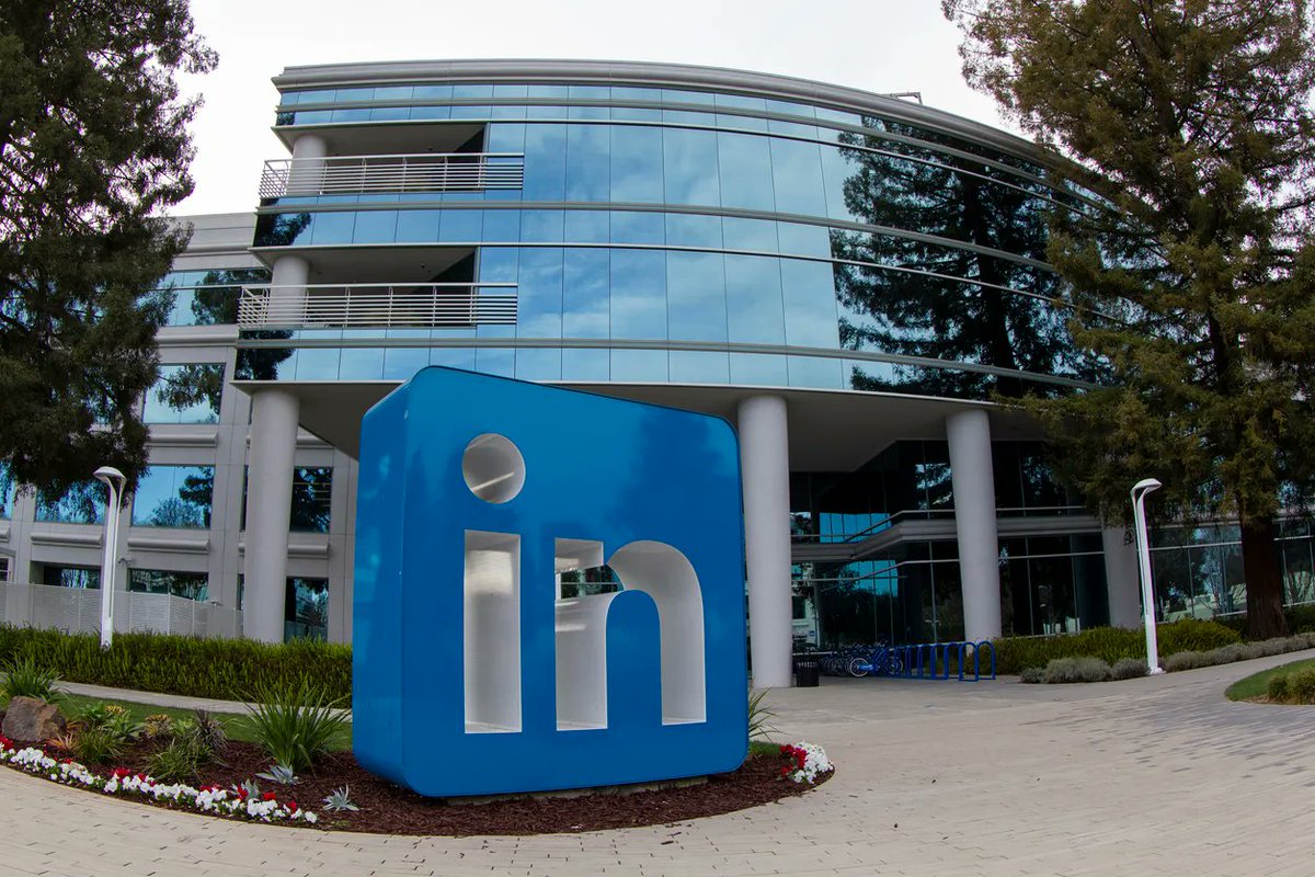 KahunaATM's tweet photo. If you sell B2B products and services, you should be using #LinkedIn. Use these tips to craft impactful #ThoughtLeadership and stand out from the crowd https://t.co/LmXiUTk8ma.
#marketing #financialmarketing #leadership #socialmedia
#cash #atms #atmdeployers #atmindustry https://t.co/RUCntVaNQV