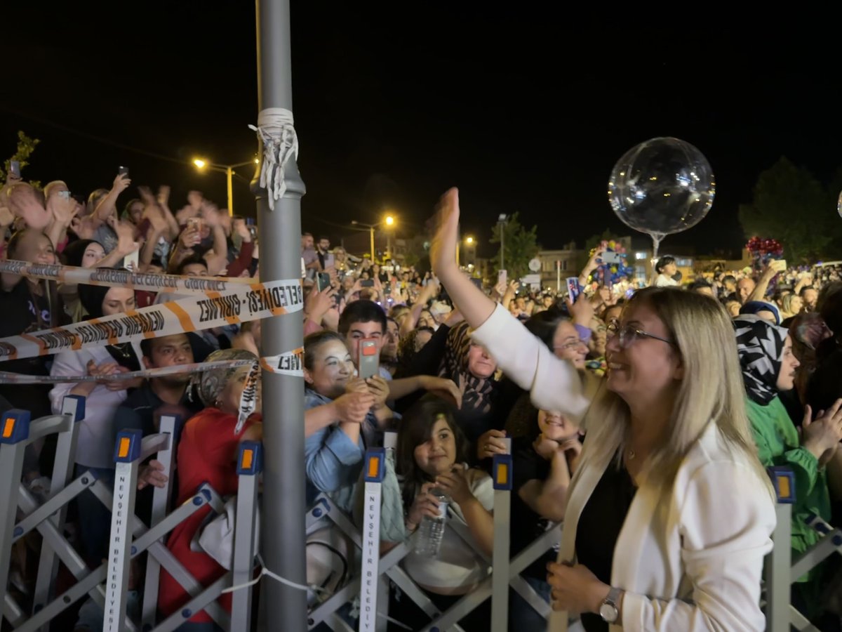 PrfDrFilizKilic's tweet photo. Nevşehir’imizin İl Oluşunun 69. yıl dönümü sebebiyle Nevşehir Belediyemiz tarafından düzenlenen Sevcan Orhan konserine katıldık.

Emeği geçen herkese teşekkür ediyor, güzel Nevşehir’imizin İl Oluşunun 69. yılını içtenlikle kutluyorum. https://t.co/aJ4E0Hi3v6