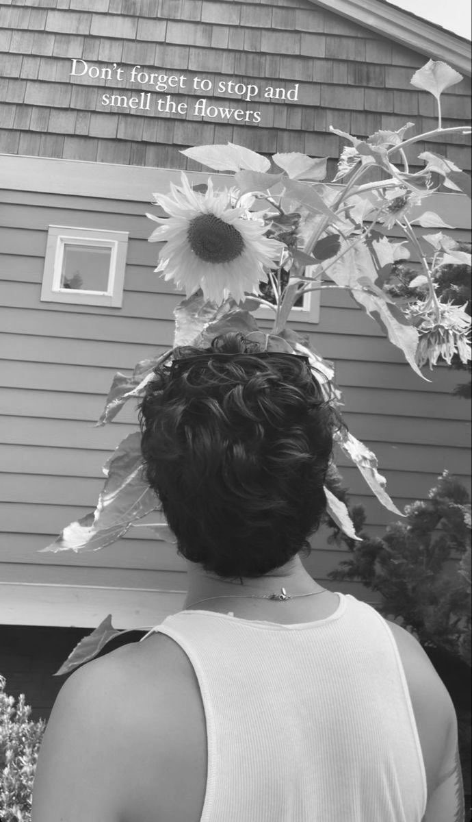 ╰—————    𝐶𝑅𝐸𝑆𝑆 𝑆𝐸𝐴𝑅𝑆𝑂𝑁
ㅤㅤㅤ“ ｆｌｕｃｔｕａｔ   ｎｅｃ  
ㅤㅤㅤｍｅｒｇｉｔｕｒ. ”   ✘

ㅤㅤ◐.ㅤBARISTA
ㅤㅤ◑.ㅤBOXER
ㅤㅤ◐.ㅤCAT OWNER

Ξㅤㅤ#OCㅤㅤΞㅤㅤ#Multiverse